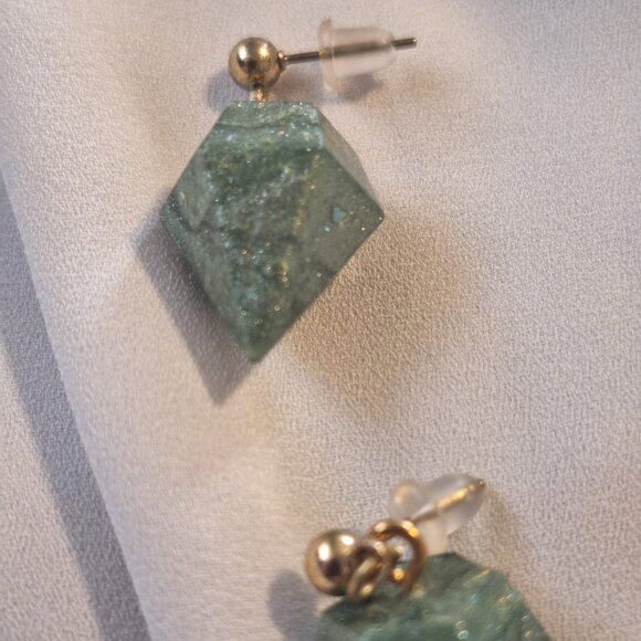 Artisan Handmade Resin Glittery Green Gem Shape Necklace Earring Jewelry Set - Picture 5 of 6